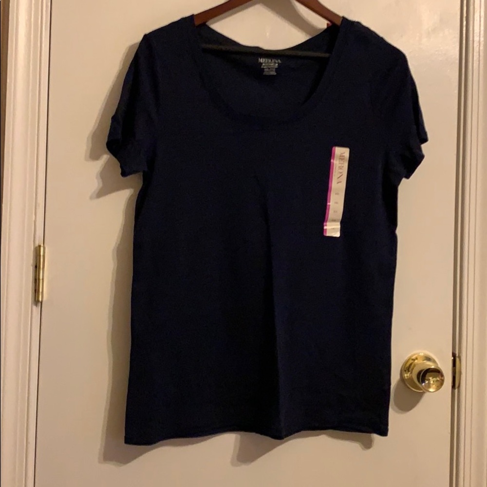 Navy basic tee